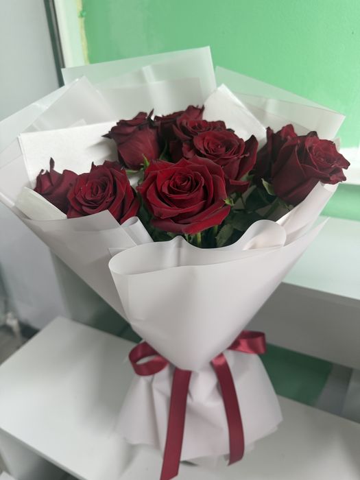 Розы красные и розовые