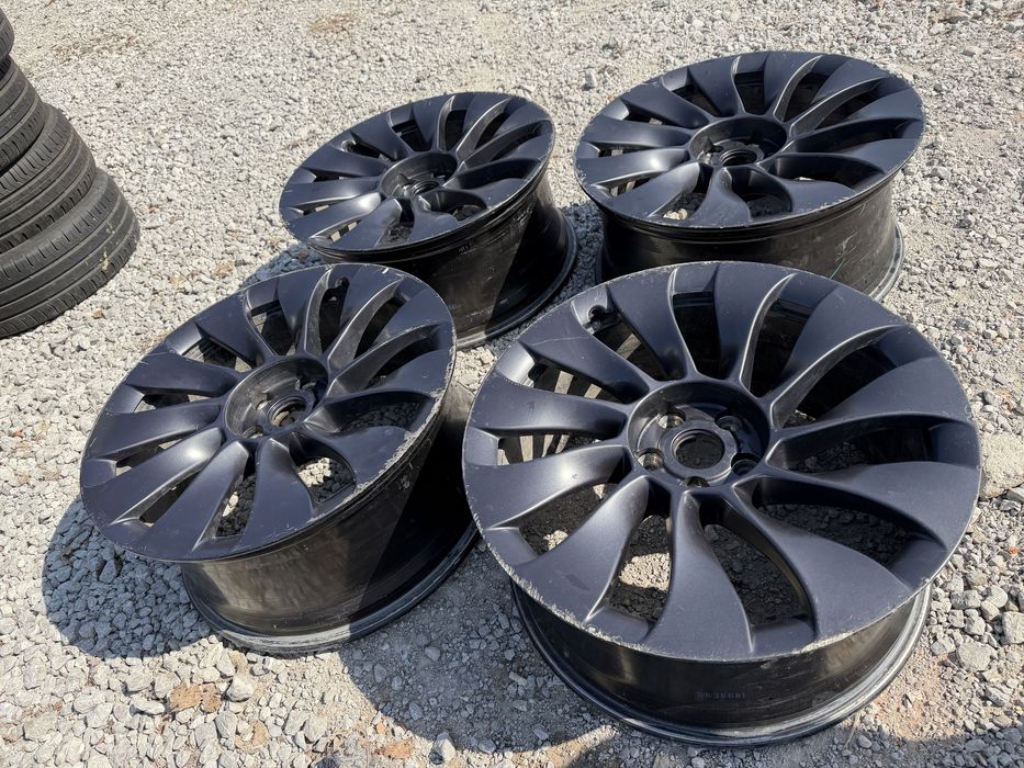 Джанти Tesla Model 3