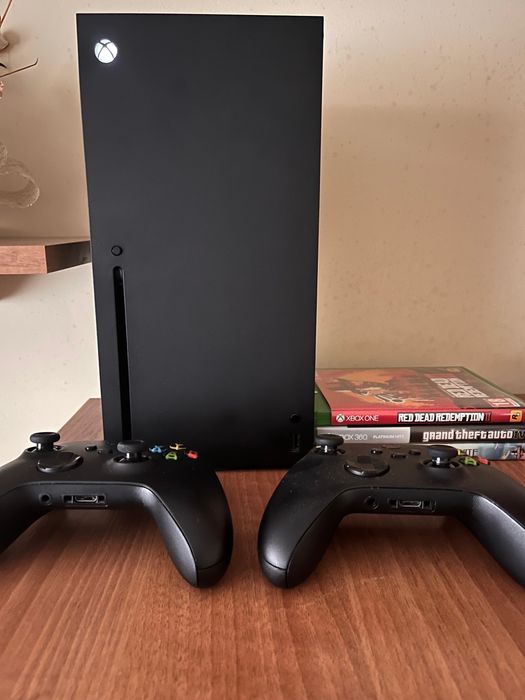 Xbox seria x +2 manete + 3 jocuri 1tb ca nou