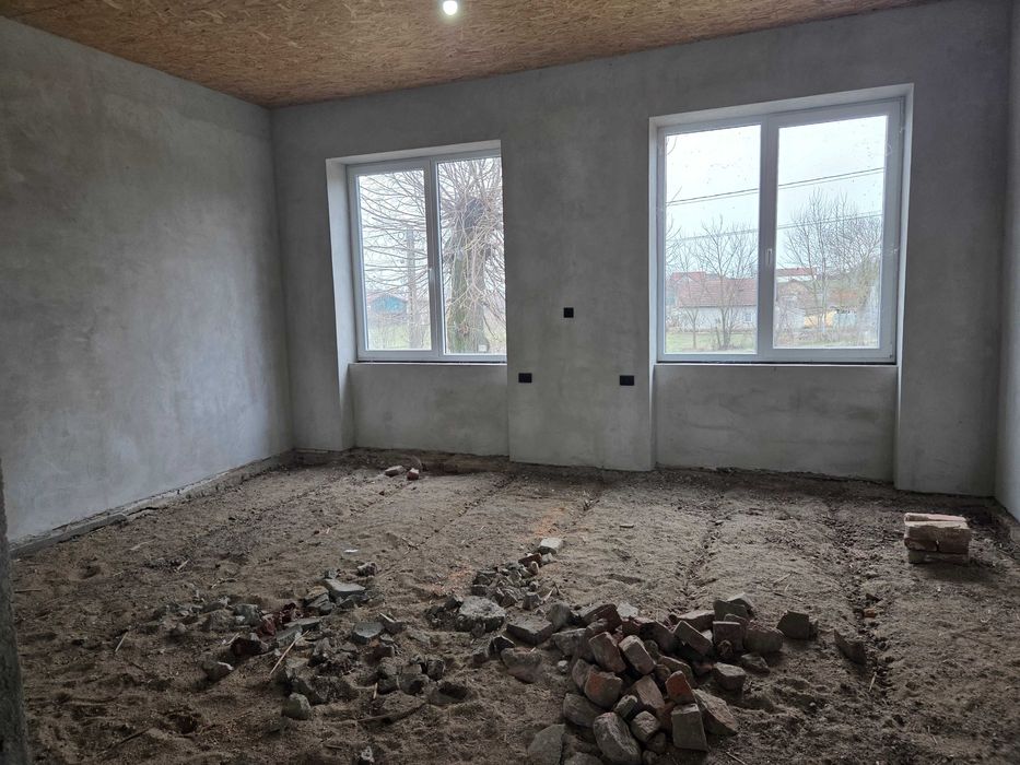 Casa cu teren spatios la tara