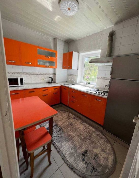 Продается квартира в Юнусабад Ц-5 Ор сзади Корзинки