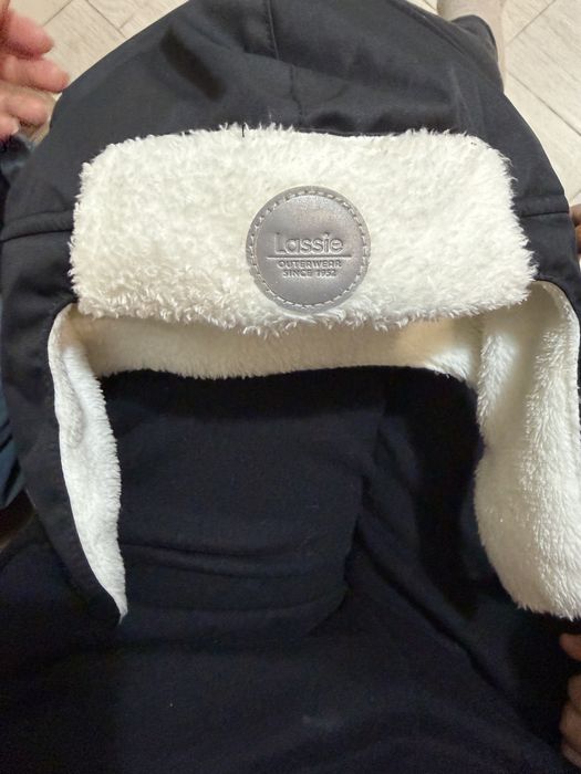 Продам детскую шапку Lassie