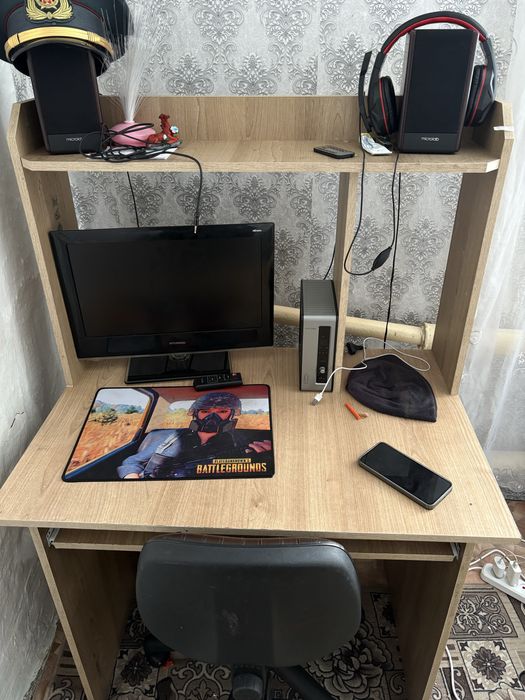 Продам стол компьютерный