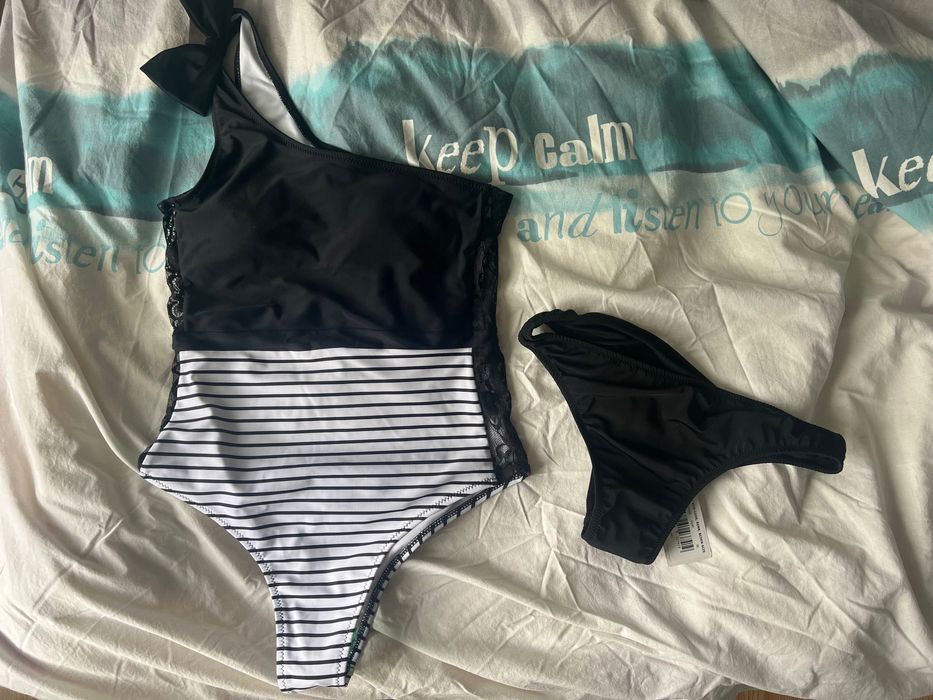 Бански с дантела