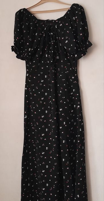 Каждая платья по 2000 тг