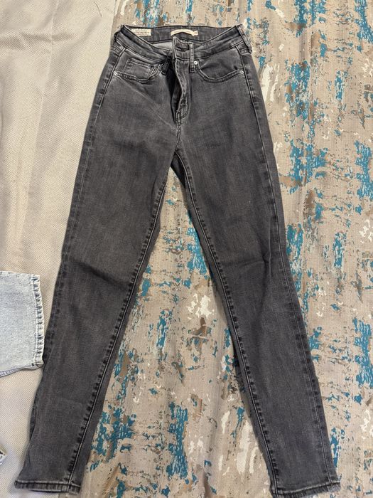 Продам джинсы 25,26,27 размера