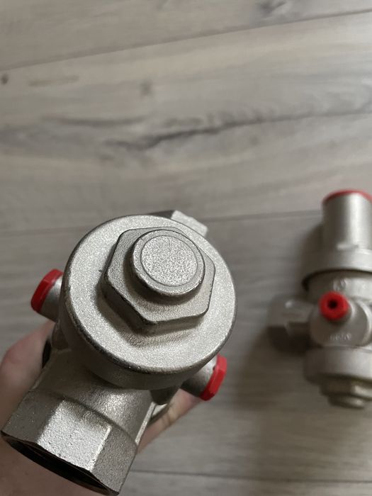 Редуктор/регулятор давления воды