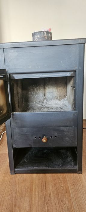 Камина на дърва прити