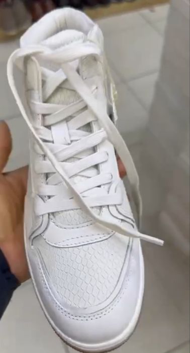 Женские кожанные кроссовки