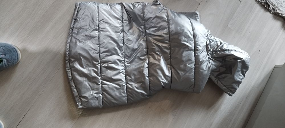 Продам куртку для девочки