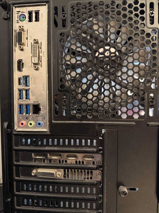 Sistem gaming Serioux AMD Ryzen 5 1600X (3,60 GHz), GTX 1070 8GB GDDR5, 32GB DDR4, HDD 1TB+SSD240GB Monitor Iiyama