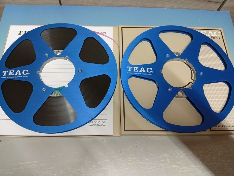 Doua role metalice 26 cm Teac magnetofon una plina / una de serviciu