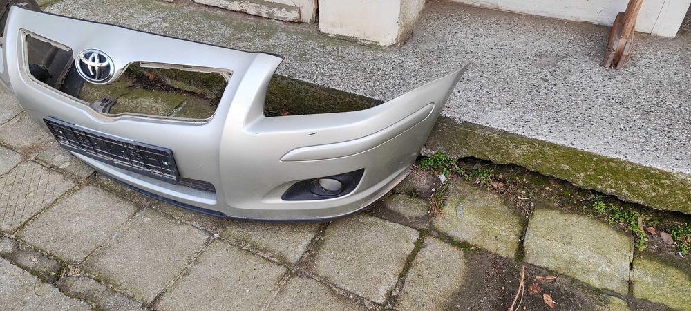 Тойота авенсис T25 - предна броня фейслифт