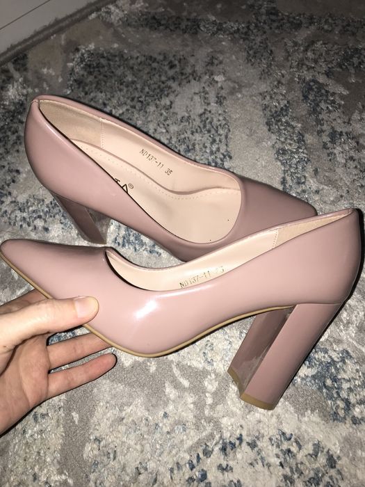 Туфли на каблуке