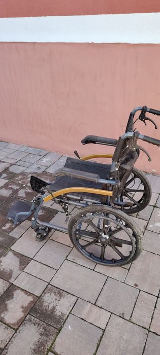 Cărucior dizabilități