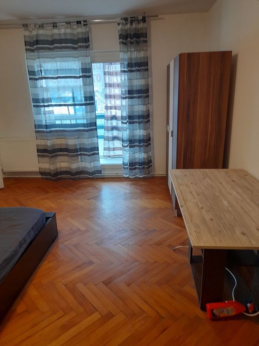 Inchiriez apartament 1 cameră,comfort 1 de 38 mp la parter.