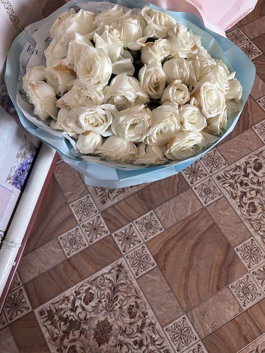 Роза 43шт сатыла