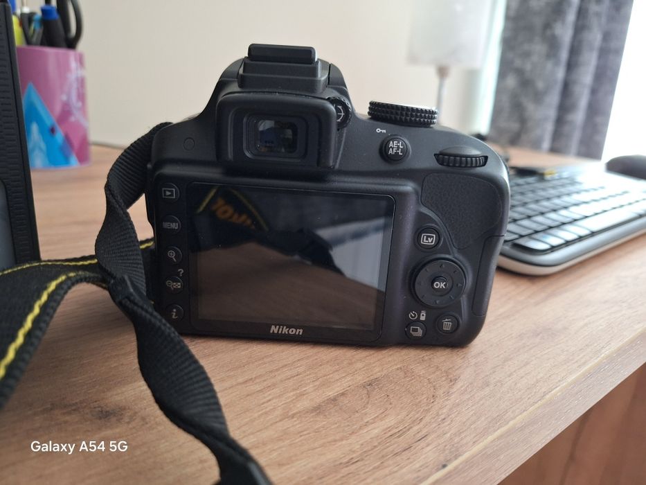Фотоапарат Nikon D3300 пълен комплект с чанта