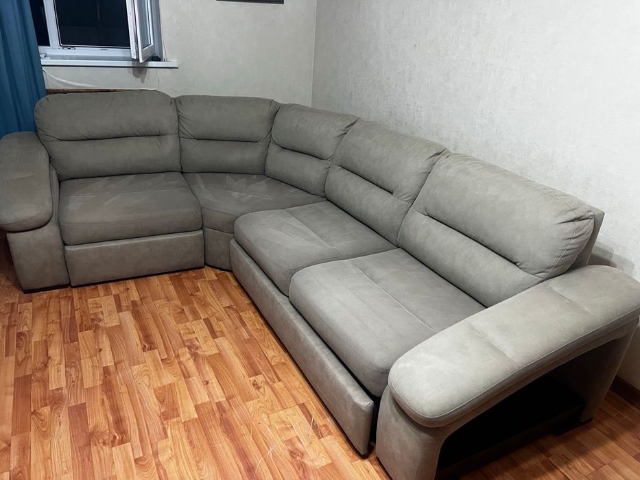 Продам диван, угловой. В микрорайоне Акжар
