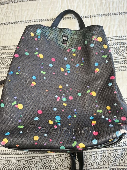 Продавам дамска чанта на Desigual