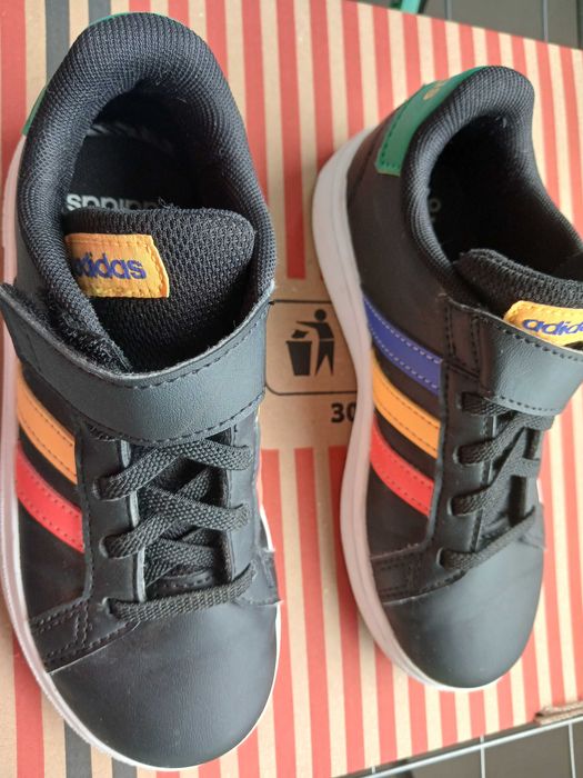 Детски спортни обувки Adidas