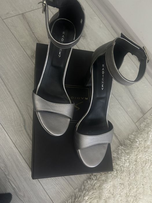 Дамски сандали Radichev