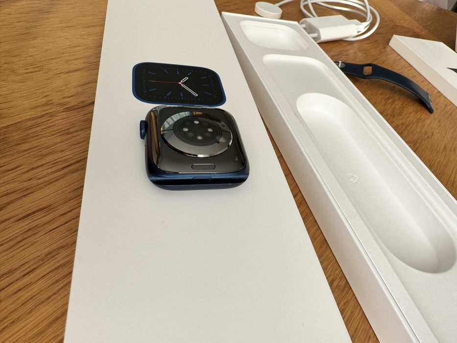 Apple Watch Series 6, Smart watch