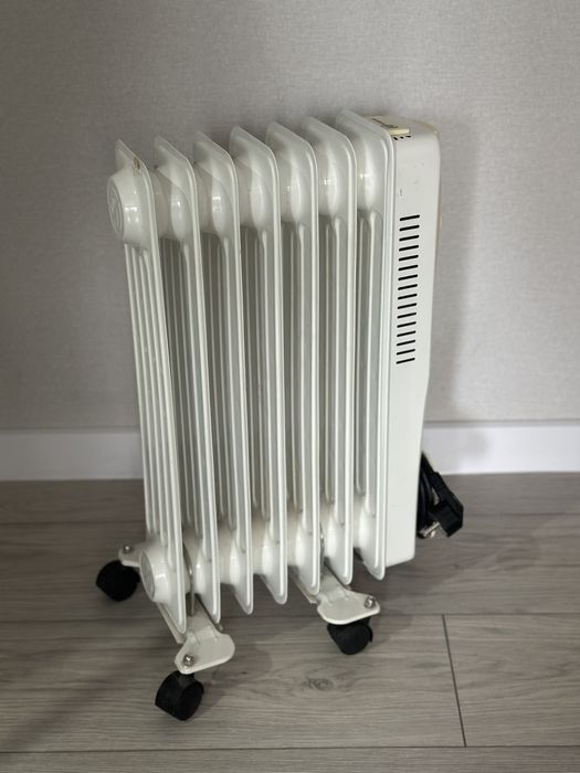 Продам синтезатор, пылесос, батарея