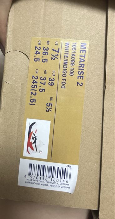 продажа волейбольных кроссовок asics