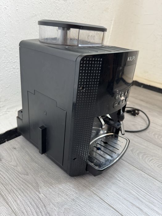 Компактен Кафеавтомат Krups Essential EA8170 (15 Bar, LCD Дисплей, Мелачка), Кафемашина