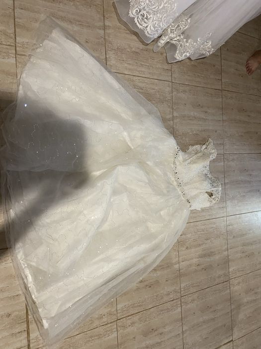 vand rochie de mireasa , purtata o singura data
