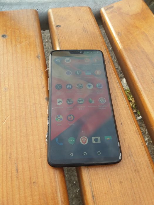 Oneplus 6 cu mici defecte dar perfect functional