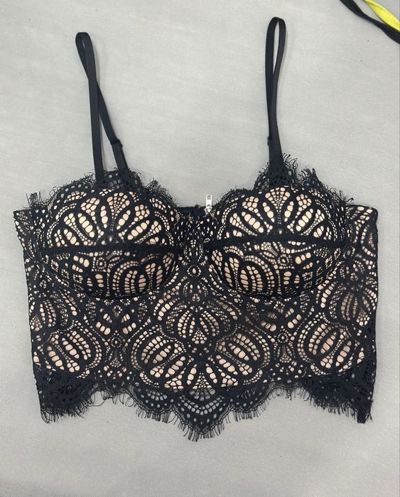 ТОП Уникално Дантелено бюстие / тип корсет