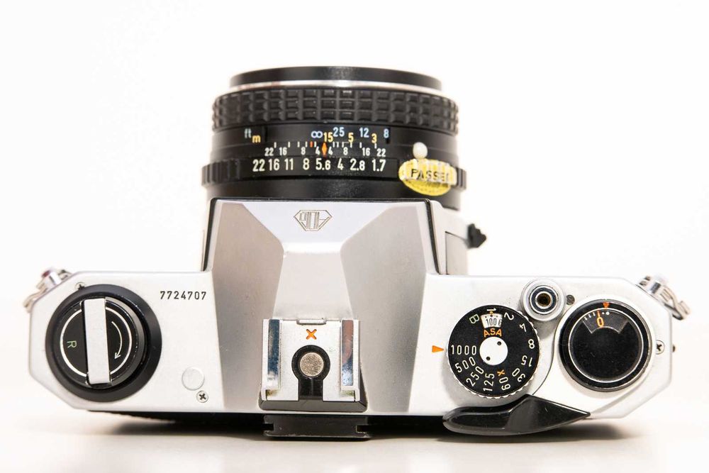 Aparat film Pentax K1000 cu Pentax 50 1.7 si Hoya 135 2.8