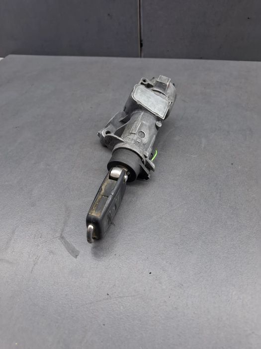 Contact cu cheie 4 B0 905 851 A Volkswagen VW Passat 1998