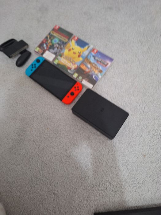 Nintendo switch OLED ca nou cu niste jocuri daca dorit