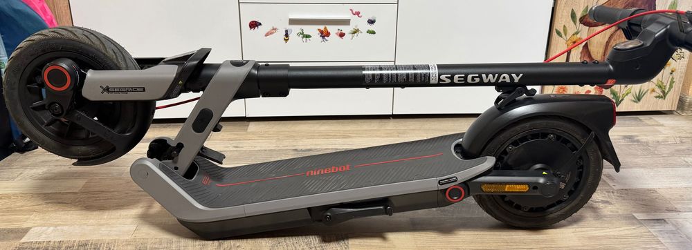 Eлектрическа тротинетка Segway Ninebot E3 Pro 2025