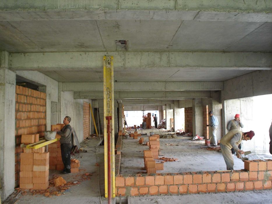 Construim Case si Blocuri la rosu.