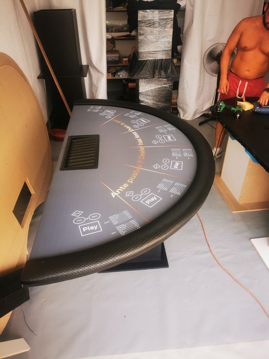 masa ultimate poker si black jack