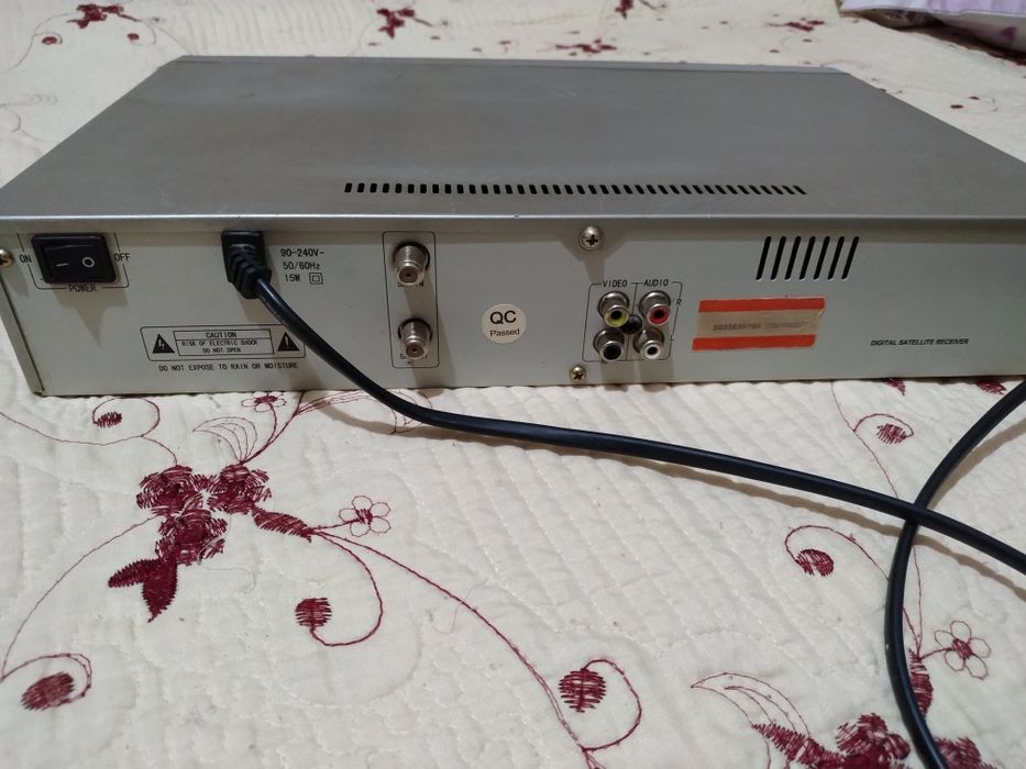 Тюнер Спутниковый. Бомбокс в Рабочем состоянии