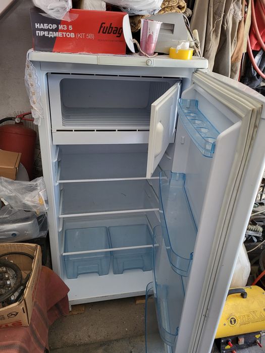 Холодильник Бирюса.