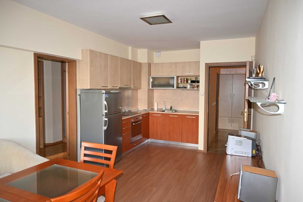 Продава се Тристаен апартамент в Бургас, Лазур - 82 кв.м за 2263 €/кв.м - Снимка #7