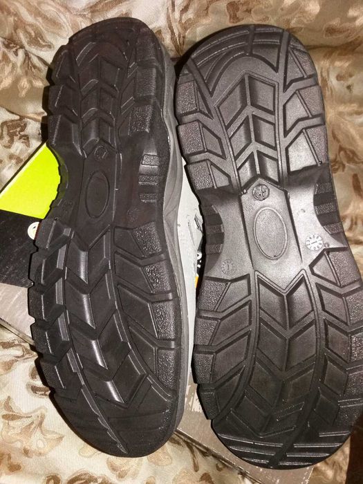 Нови работни обувки