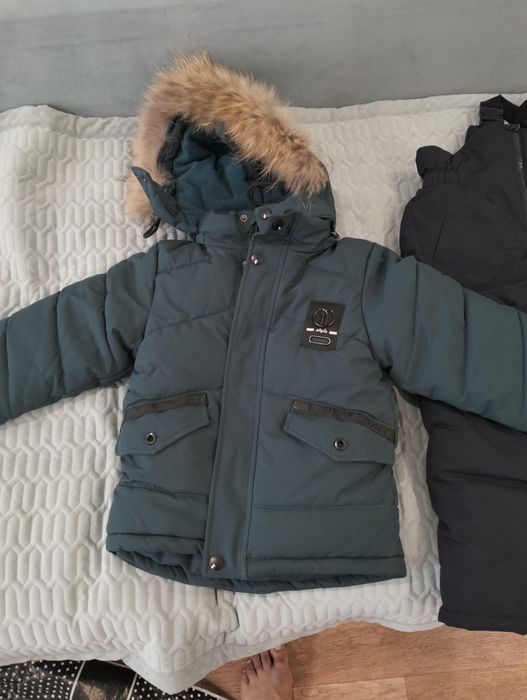 Продам Пуховик на 5-6 лет.