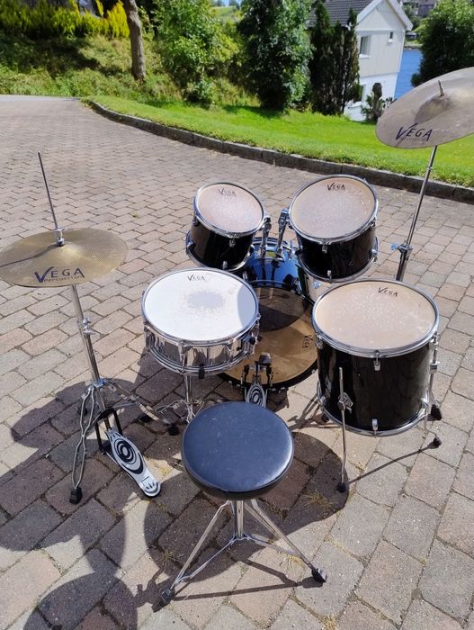 Vega percussion drum sett.