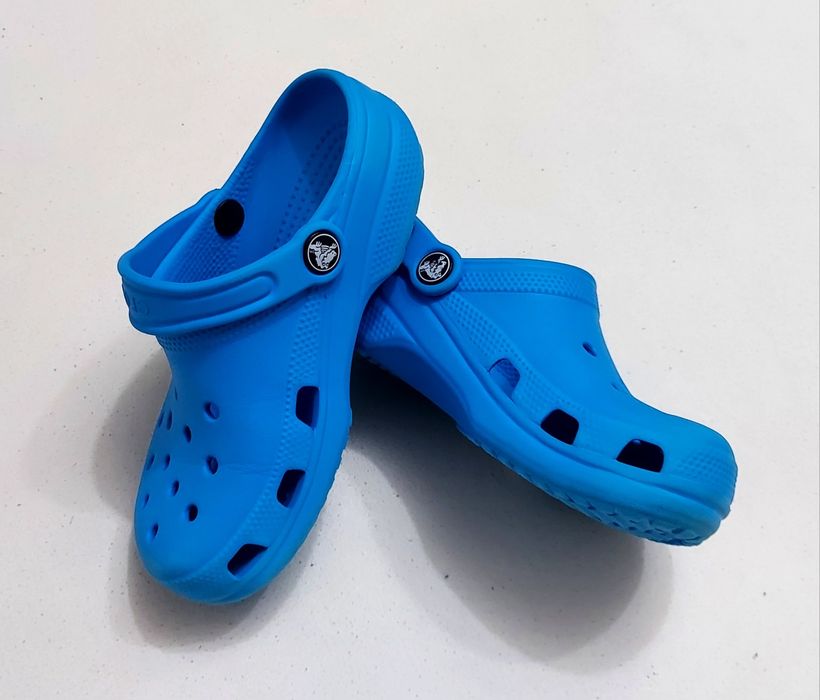 Saboți CROCS Classic Clogs, sandale, papuci plajă, mărimea J1 sau Nr. 32-33 EU unisex