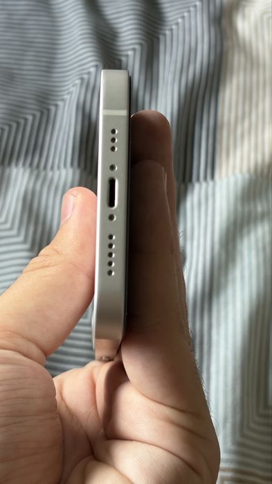 Продавам iPhone 12