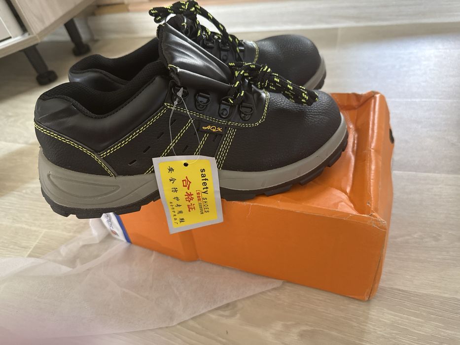 Продам новые ботинки