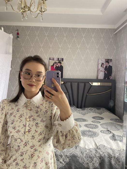 Гүлді принттерімен өте нәзік, әдемі көйлек