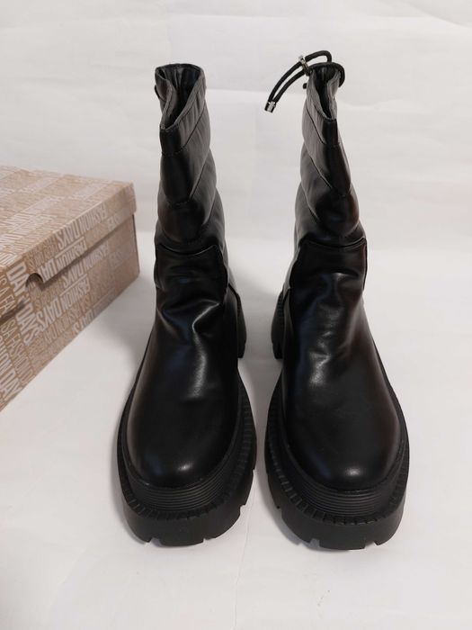 Нови дамски боти номер 40